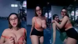 Miya Toge di Kolam Renang Bareng Bestie Video by IXXX