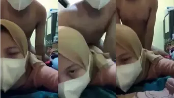 Cewe Jilbab Lagi Tiduran Kena Doggy Video by xNxx Cewe Jilbab Lagi Tiduran Kena Doggy Video by xNxx