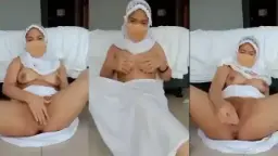 Tante Maela Jilbab Sange Colok Memek Video by simontok