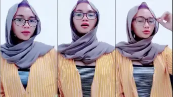 Ukhty Yulia Liveshow Pamer Belahan Toket Video by Indo18
