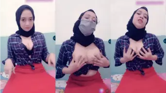 Hijab Kak Kiki Liveshow Remas Toketnya Video by YouJizz Hijab Kak Kiki Liveshow Remas Toketnya Video by YouJizz