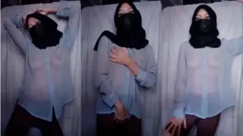 Hijab Binal Tocil Joget Striptis Video by NoBokep Hijab Binal Tocil Joget Striptis Video by NoBokep