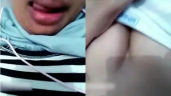 Cewek Hijab Melet Mainin Susu Video by BOKEPSIN Cewek Hijab Melet Mainin Susu Video by BOKEPSIN