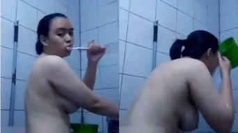Masih Daun Masih Muda Colmek di Kamar Mandi 01 Video by simontok
