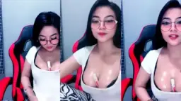 Kakak Cantik Bergairah Berkacamata Belahan Tetek Basah Video by AVTub
