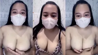 Dini Host Pedatang Baru Mainin Toketnya Video by xHamster